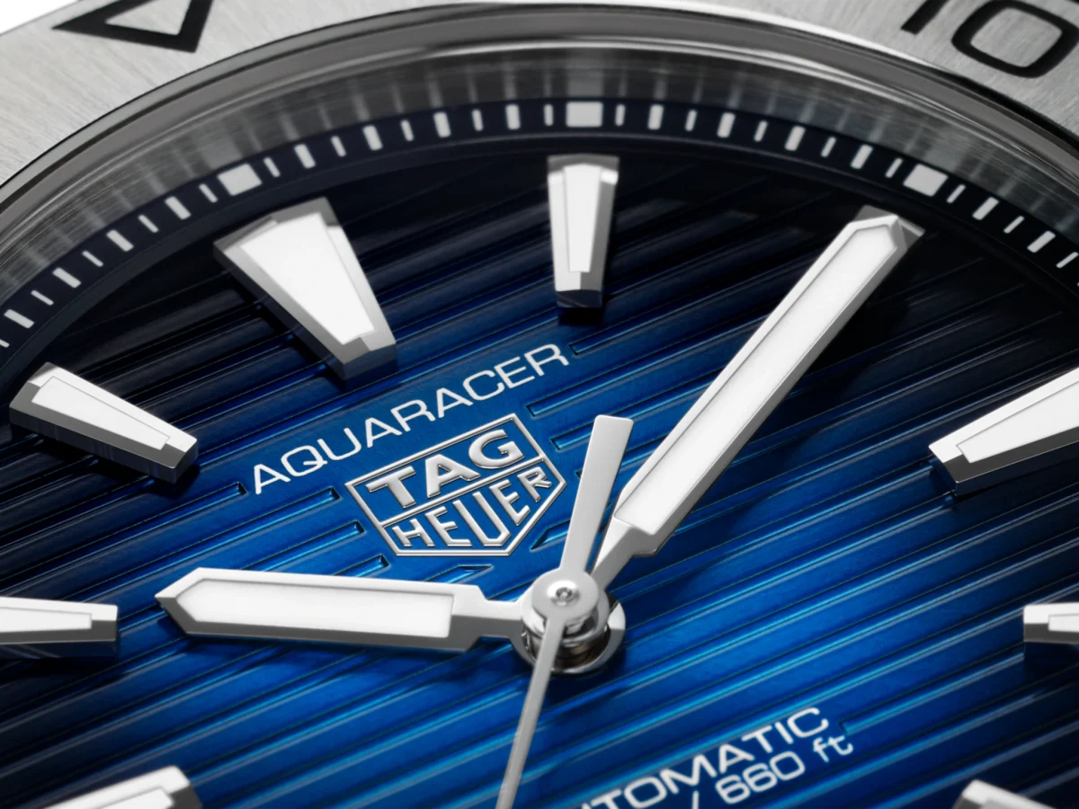 TAG HEUER AQUARACER PROFESSIONAL 200 DATE (SILVER BLUE) - Image 2