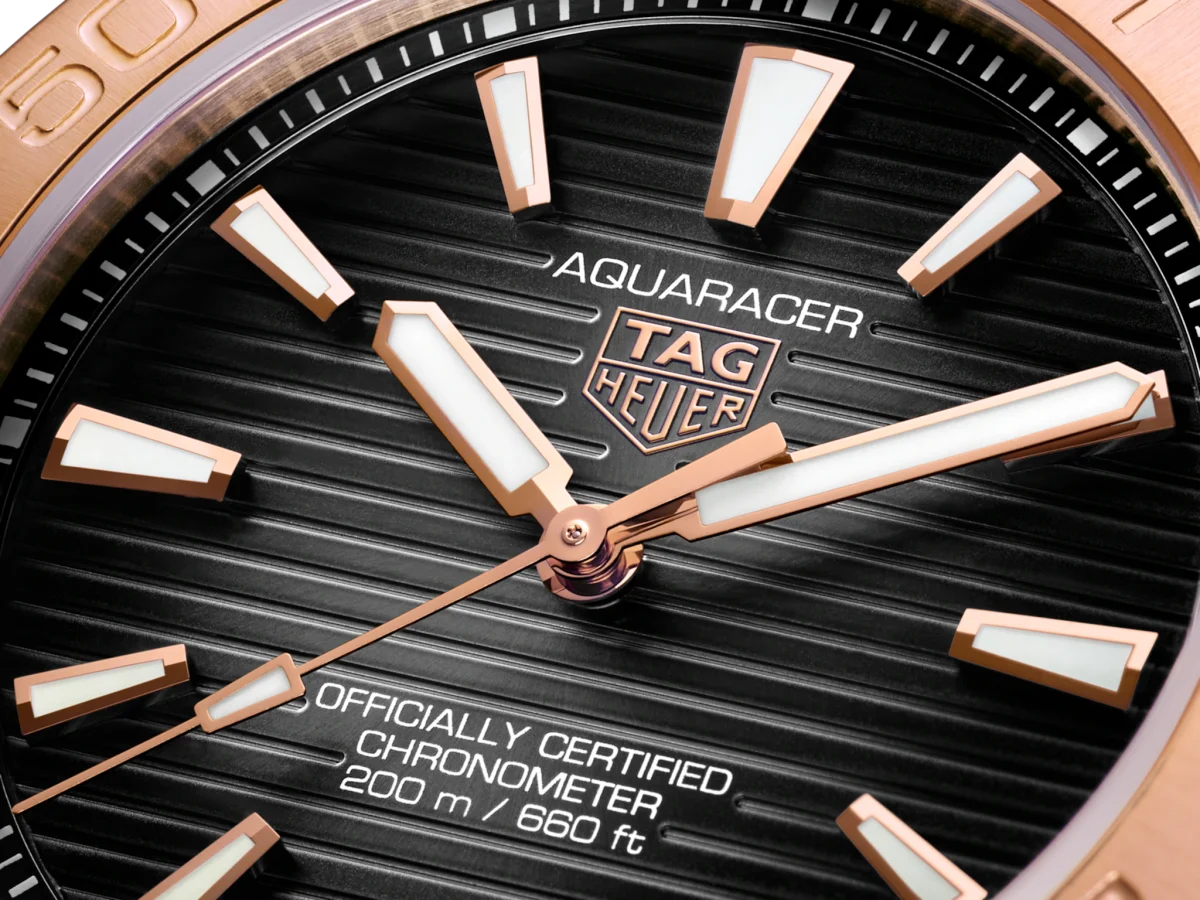 TAG HEUER AQUARACER PROFESSIONAL 200 DATE (TITANIUM GOLD) - Image 2